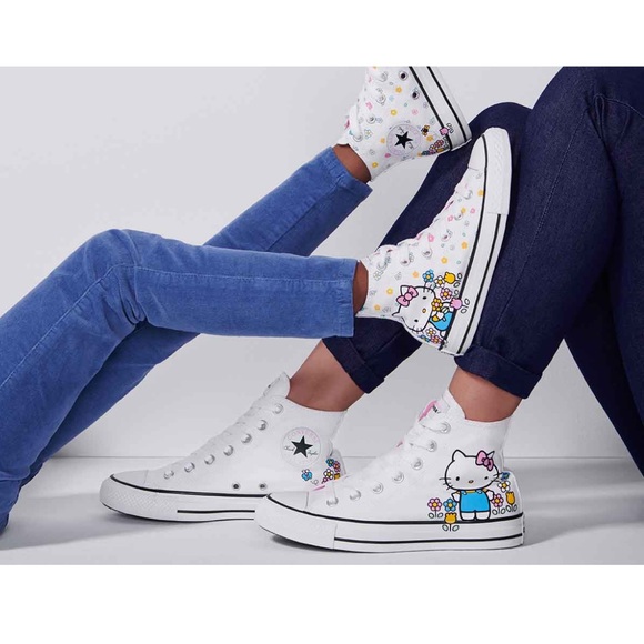 SOLD Converse x Hello Kitty Chuck Taylor HiTop - Picture 2 of 8